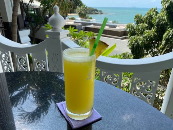 パタヤ　ロイヤルクリフビーチホテル　パイナップルジュース